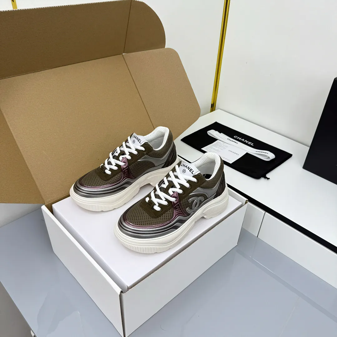 👟👟Ex-factory price 660👟👟 Chanel bread shoes ~ original calfskin panda shoes Chanel 25C latest hot style panda black and white sports shoes casual sneakers Xiaoxiang hot item classic black and white panda color coco girls must pay Fabric: original custom mixed sheepskin lining: original imported breathable mesh lining outsole: Original molded rubber + TPU combination Size: Women's 35-41 Buy now👉 Buy now👉